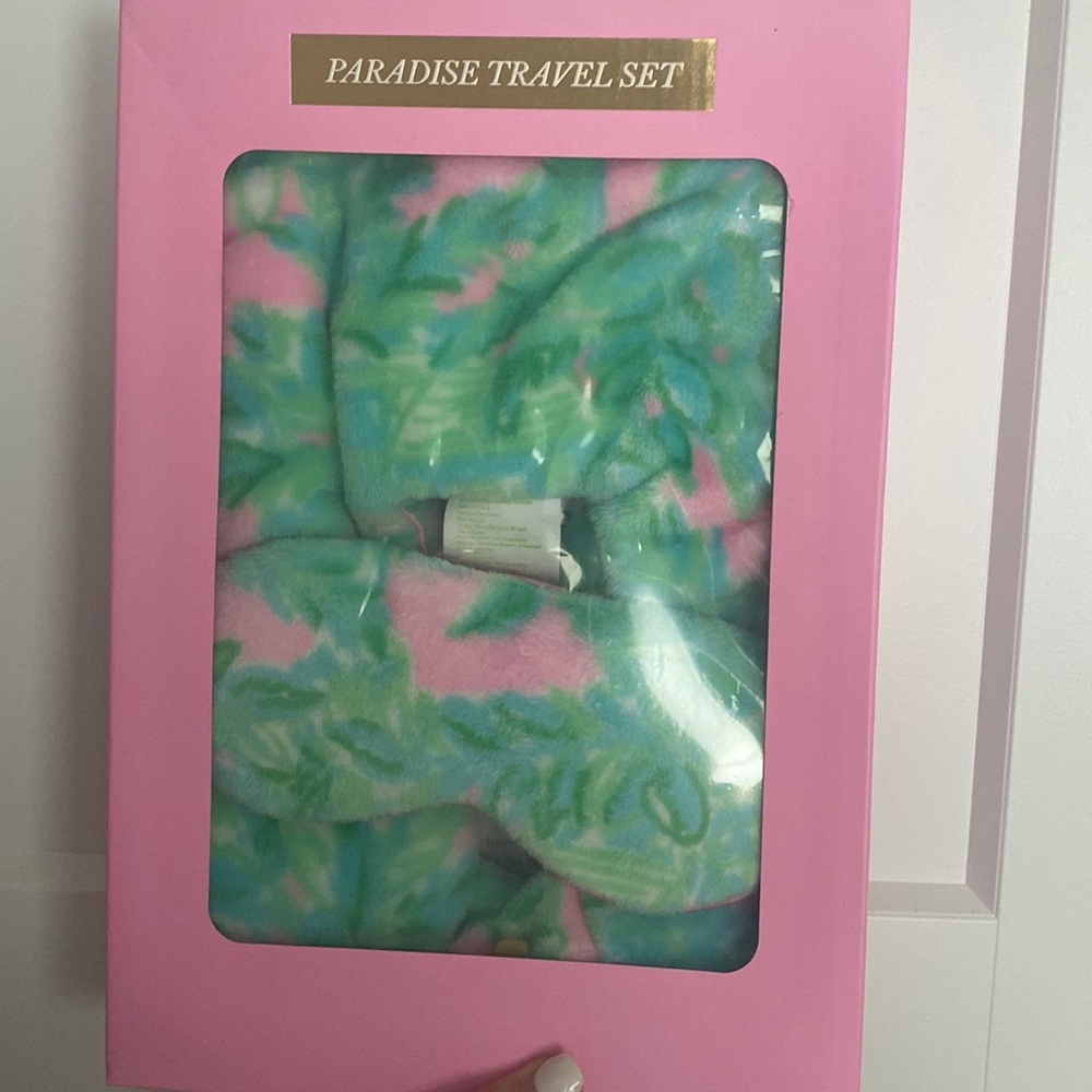 Travel set! Perfect for vacation or a honey moon.